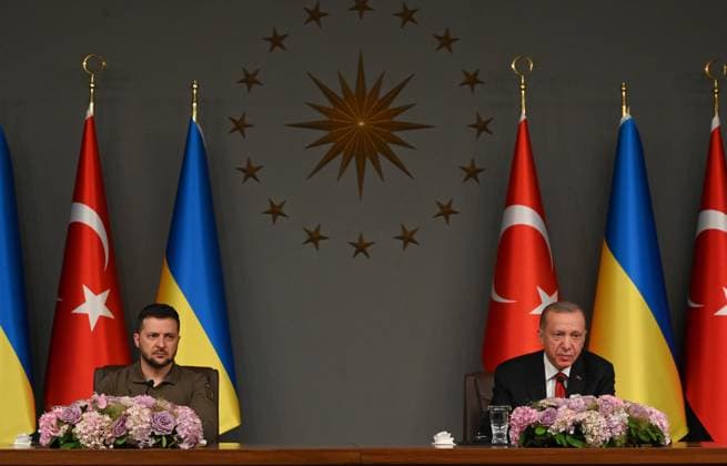 Bilder des Jahres 2023, News 07 Juli News Themen der Woche KW27 News Bilder des Tages (230708) -- ISTANBUL, July 8, 2023 -- Turkish President Recep Tayyip Erdogan (R) and Ukrainian President Volodymyr Zelensky attend a press conference in Istanbul, T¨¹rkiye, July 8, 2023. TO GO WITH Erdogan calls for extending Black Sea Grain Initiative (Photo by Xinhua) T?RKIYE-ISTANBUL-UKRAINE-PRESIDENT-PRESS CONFERENCE OmerxKuscu 
