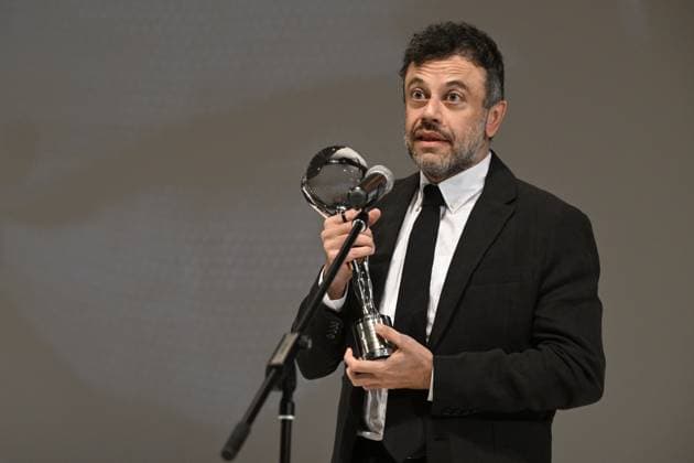 Entertainment Bilder des Tages The last day of the 57th Karlovy Vary International Film Festival, July 8, 2023. Iranian-British director Babak Jalali receives the Directing Award for Fremont at the closing ceremony. (CTKxPhoto KaterinaxSulova) CTKPhotoP2023070805007  CTKPhotoP2023070805007
