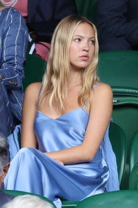 . 09 07 2023. London, United Kingdom. Celebrities including: Ellie Goulding Phoebe Dynevor Emma Corrin Lila Moss Sienna Miller Alexa Chung Jourdan Dunn , on day seven of the Wimbledon Tennis Championships in London .  xStephenxLockx xi-Imagesx IIM-24556-0075