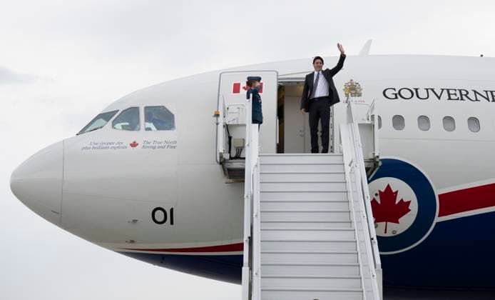 July 9, 2023, Ottawa, ON, Canada: Prime Minister Justin Trudeau waves as he boards a government plane in Ottawa, Sunday, July 9, 2023. Ottawa Canada  - ZUMAc35_ 20230709_zaf_c35_073 Copyright: xAdrianxWyldx
