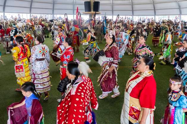Enoch Cree Nation, Canada July 9, 2023 - Participants dance in traditional costumes called Regalia during the 29th Annual Enoch Cree Nation Pow Wow Competition on July 9, 2023 in Enoch Cree Nation, Canada. Pow Wow is the way native peoples come together to dance, sing, celebrate and honor traditions. From 1886 to 1951, the Canadian government banned the practice of Pow Wows ceremonies with the aim of assimilation. NATIVE, AUTOCHTONES D AMERIQUE, AMERINDIENS, FESTIVAL DE POW WOW, COMPETITION DE POWWOW, CULTURE CANADIENNE, CANADA, ALBERTA, EDMONTON, COSTUMES TRADITIONNELS, TRADITION, PREMIERES NATIONS, LIFESTYLES, INDIENS D AMERIQUE, EVENEMENT CULTUREL, IDENTITE, RESERVE, AMERIQUE DU NORD, PEUPLES, CELEBRATIONS, HERITAGE CULTUREL, DANSES, DA  Copyright: xVincentxIsorex