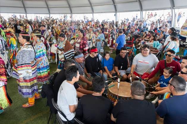 Enoch Cree Nation, Canada July 9, 2023 - Participants dance in traditional costumes called Regalia during the 29th Annual Enoch Cree Nation Pow Wow Competition on July 9, 2023 in Enoch Cree Nation, Canada. Pow Wow is the way native peoples come together to dance, sing, celebrate and honor traditions. From 1886 to 1951, the Canadian government banned the practice of Pow Wows ceremonies with the aim of assimilation. NATIVE, AUTOCHTONES D AMERIQUE, AMERINDIENS, FESTIVAL DE POW WOW, COMPETITION DE POWWOW, CULTURE CANADIENNE, CANADA, ALBERTA, EDMONTON, COSTUMES TRADITIONNELS, TRADITION, PREMIERES NATIONS, LIFESTYLES, INDIENS D AMERIQUE, EVENEMENT CULTUREL, IDENTITE, RESERVE, AMERIQUE DU NORD, PEUPLES, CELEBRATIONS, HERITAGE CULTUREL, DANSES, DA  Copyright: xVincentxIsorex