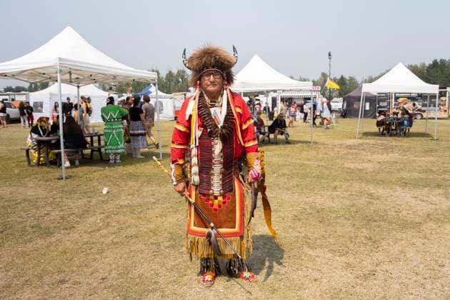 Enoch Cree Nation, Canada July 9, 2023 - Participants dance in traditional costumes called Regalia during the 29th Annual Enoch Cree Nation Pow Wow Competition on July 9, 2023 in Enoch Cree Nation, Canada. Pow Wow is the way native peoples come together to dance, sing, celebrate and honor traditions. From 1886 to 1951, the Canadian government banned the practice of Pow Wows ceremonies with the aim of assimilation. NATIVE, AUTOCHTONES D AMERIQUE, AMERINDIENS, FESTIVAL DE POW WOW, COMPETITION DE POWWOW, CULTURE CANADIENNE, CANADA, ALBERTA, EDMONTON, COSTUMES TRADITIONNELS, TRADITION, PREMIERES NATIONS, LIFESTYLES, INDIENS D AMERIQUE, EVENEMENT CULTUREL, IDENTITE, RESERVE, AMERIQUE DU NORD, PEUPLES, CELEBRATIONS, HERITAGE CULTUREL, DANSES, DA  Copyright: xVincentxIsorex