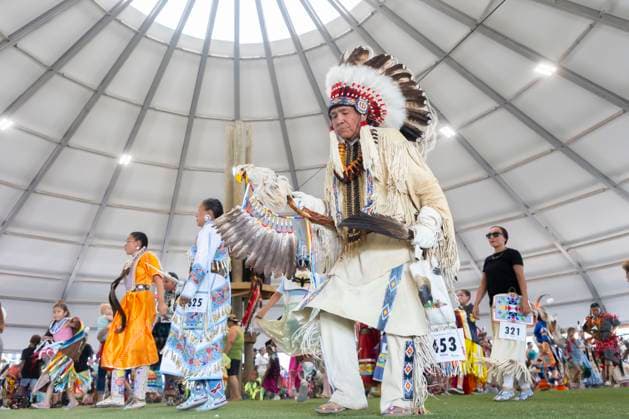 Enoch Cree Nation, Canada July 9, 2023 - Participants dance in traditional costumes called Regalia during the 29th Annual Enoch Cree Nation Pow Wow Competition on July 9, 2023 in Enoch Cree Nation, Canada. Pow Wow is the way native peoples come together to dance, sing, celebrate and honor traditions. From 1886 to 1951, the Canadian government banned the practice of Pow Wows ceremonies with the aim of assimilation. NATIVE, AUTOCHTONES D AMERIQUE, AMERINDIENS, FESTIVAL DE POW WOW, COMPETITION DE POWWOW, CULTURE CANADIENNE, CANADA, ALBERTA, EDMONTON, COSTUMES TRADITIONNELS, TRADITION, PREMIERES NATIONS, LIFESTYLES, INDIENS D AMERIQUE, EVENEMENT CULTUREL, IDENTITE, RESERVE, AMERIQUE DU NORD, PEUPLES, CELEBRATIONS, HERITAGE CULTUREL, DANSES, DA  Copyright: xVincentxIsorex