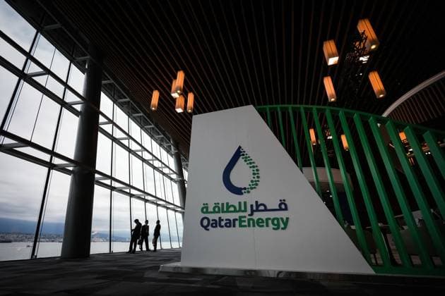 July 10, 2023, VANCOUVER, BC, CANADA: Delegates are silhouetted as they take in the view of the harbour while talking near the Qatar Energy booth during the LNG2023 conference, in Vancouver, B.C., Monday, July 10, 2023. VANCOUVER CANADA  - ZUMAc35_ 20230710_zaf_c35_136 Copyright: xDarrylxDyckx