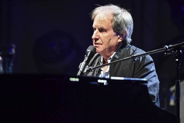 Bilder des Jahres 2023, Entertainment 07 Juli Entertainment Themen der Woche KW28 Entertainment Bilder des Tages Chris De Burgh kommt auf einer Sommer Solo Tour in die Lichtburg *** NUR FÜR REDAKTIONELLE ZWECKE *** EDITORIAL USE ONLY ***<p>Chris De Burgh tritt am Montag,10. Juli 2023 im Rahmen seiner Sommer Solo Tour in der Lichtburg in Essen auf. Deutschland NRW Essen Copyright: VladimirxWegener *** Chris De Burgh comes to Lichtburg on a summer solo tour FOR EDITORIAL PURPOSES ONLY EDITORIAL USE ONLY p Chris De Burgh performs as part of his summer solo tour at Lichtburg in Essen on Monday,July 10, 2023 Germany NRW Essen Copyright VladimirxWegener Copyright: VladimirxWegener doc7r0upkbc0lzvn8p014v ,EDITORIAL USE ONLY