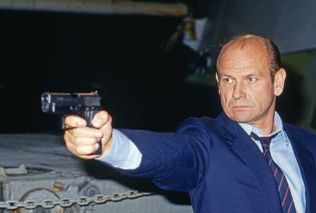 Klaus Löwitsch, österreichisch deutscher Schauspieler, bei Dreharbeiten zur Fernsehserie Peter Strohm in Hamburg, Deutschland 1993. Copyright: HartwigxValdmanis Nur redaktionelle Nutzung. Editorial usage only. VAL_720001978