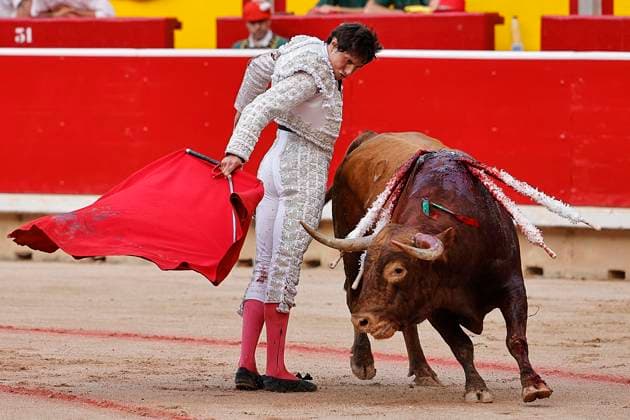 News Themen der Woche KW28 News Bilder des Tages July 11, 2023, Pamplona, Navarre, Spain: Peruvian bullfighter Andres Roca Rey during the fifth bullfight at the San Fermin Festival in Pamplona, northern Spain, on July 11, 2023. Revelers from around the world flock to Pamplona each year to take part in eight days of bullfighting. Made famous by American writer Ernest Hemmingway s 1926 novel The Sun Also Rises , the annual San Fermin Festival involves the daily running of the bulls through the historic heart of Pamplona to the bullring. Pamplona Spain - ZUMAa206 20230711_zsp_a206_124 Copyright: xRubenxAlbarranx