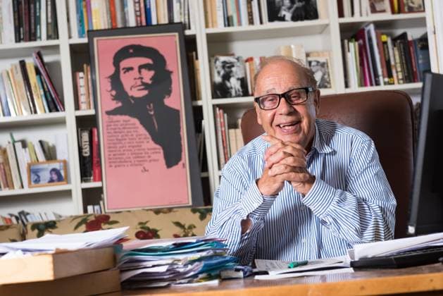 Jean Ziegler - Geneve Jean Ziegler dans son bureau Ã Geneve, Suisse le 22 AoÃ»t 2015. Jean Ziegler (nÃ Hans Ziegler, le 19 avril 1934 Ã Thoune dans le canton de Berne en Suisse) est un homme politique, altermondialiste et sociologue suisse. Il a Ã tÃ rapporteur spÃ cial aupres de l?ONU sur la question du droit Ã l?alimentation dans le monde. Il est l?auteur de nombreux ouvrages dans lesquels il analyse notamment cette question, et est Ã galement connu pour cette phrase : Â« l agriculture mondiale peut aujourd hui nourrir 12 milliards de personnes ? . Il n existe donc Ã cet Ã gard aucune fatalitÃ . Un enfant qui meurt de faim est un enfant assassinÃ . Â».... Photo by Loona ABACAPRESS.COM Geneve Geneve Switzerland  Copyright: xLoona Abacax 514772_007 Loona Abacax 514772_007