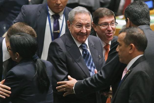 70th annual United Nations General Assembly - NYC Cuban President Raul Castro (C) and Cuban Ambassador to the United States Jose Ramon Cabanas Rodriguez (3rd R) visit with diplomats and leaders after U.S. President Barack Obama addressed the 70th annual United Nations General Assembly at the UN headquarters September 28, 2015 in New York City. Obama will hold bilateral meetings with Indian Prime Minister Narendra Modi and Russian President Vladimir Putin later in the day. Photo by Chip Somodevilla Pool ABACAPRESS.COM New York NY United States  Copyright: xPool ABACAx 517466_014 Pool ABACAx 517466_014 