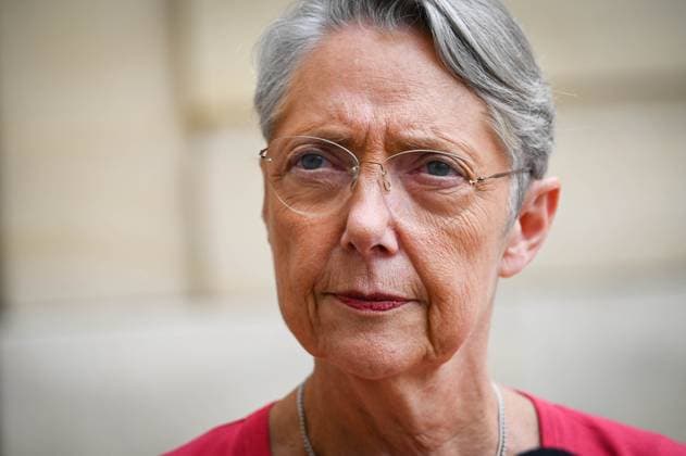 Meeting With Union Representatives At Matignon - Paris Prime Minister, Elisabeth Borne speaks after a meeting with trade unions, employers at the Hotel de Matignon in Paris, on July 12, 2023. A step towards the new working life pact sought by Emmanuel Macron: employers and unions are meeting at Matignon on July 12, 2023 to agree on a social agenda, just over a month after the last demonstration against pension reform. Photo by Tomas Stevens ABACAPRESS.COM Paris France  Copyright: xStevensxTomas ABACAx 860471_040 StevensxTomas ABACAx 860471_040 