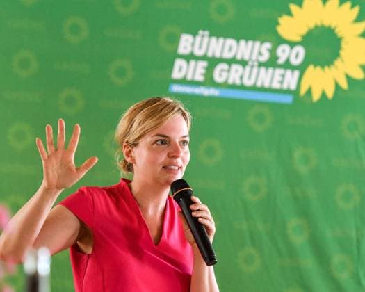 GER, Wahlkampfveranstaltung mit Katharina Schulze in Mindelheim 11.07.2023, Silvestersaal, Mindelheim, GER, Wahlkampfveranstaltung mit Katharina Schulze in Mindelheim, Bündnis 90 Die Grünen Bayern starten den Wahlkampf für die Landtagswahl 2023 in Bayern im Bild die Spitzenkandidatin und Fraktionsvorsitzende im Bayerischen Landtag Katharina Schulze *** GER, Election campaign event with Katharina Schulze in Mindelheim 11 07 2023, Silvestersaal, Mindelheim, GER, Election campaign event with Katharina Schulze in Mindelheim, Bündnis 90 Die Grünen Bayern start the election campaign for the state election 2023 in Bavaria in the picture the top candidate and parliamentary group leader in the Bavarian state parliament Katharina Schulze nordphoto GmbHxHafner nph00200