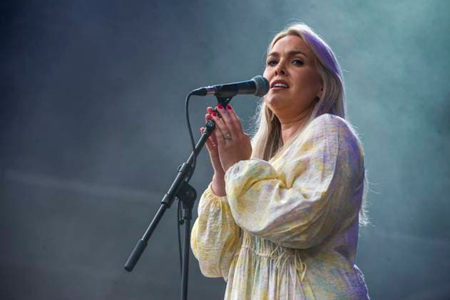 The Wandering Hearts at Kew The Music Festival The Wandering Hearts performing live at Kew The Music Festival in Kew Garden, London on13th July 2023. Tara Wilcox (vocals), Francesca Chess Whiffin (vocals, mandolin), A.J. Dean (vocals, acoustic guitar)., Credit:Zoran Veselinovic Avalon UK, London, Kew Garden  Copyright: xZoranxVeselinovicx xAvalonx 0788976017