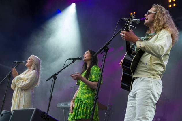 The Wandering Hearts at Kew The Music Festival The Wandering Hearts performing live at Kew The Music Festival in Kew Garden, London on13th July 2023. Tara Wilcox (vocals), Francesca Chess Whiffin (vocals, mandolin), A.J. Dean (vocals, acoustic guitar)., Credit:Zoran Veselinovic Avalon UK, London, Kew Garden  Copyright: xZoranxVeselinovicx xAvalonx 0788976021