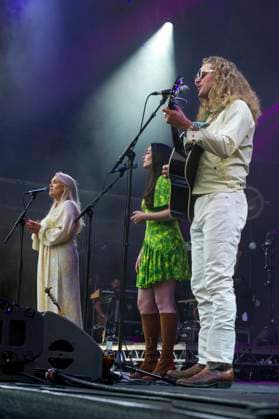 The Wandering Hearts at Kew The Music Festival The Wandering Hearts performing live at Kew The Music Festival in Kew Garden, London on13th July 2023. Tara Wilcox (vocals), Francesca Chess Whiffin (vocals, mandolin), A.J. Dean (vocals, acoustic guitar)., Credit:Zoran Veselinovic Avalon UK, London, Kew Garden  Copyright: xZoranxVeselinovicx xAvalonx 0788976023
