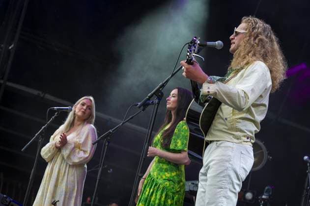 The Wandering Hearts at Kew The Music Festival The Wandering Hearts performing live at Kew The Music Festival in Kew Garden, London on13th July 2023. Tara Wilcox (vocals), Francesca Chess Whiffin (vocals, mandolin), A.J. Dean (vocals, acoustic guitar)., Credit:Zoran Veselinovic Avalon UK, London, Kew Garden  Copyright: xZoranxVeselinovicx xAvalonx 0788976027