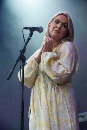 The Wandering Hearts at Kew The Music Festival The Wandering Hearts performing live at Kew The Music Festival in Kew Garden, London on13th July 2023. Tara Wilcox (vocals), Francesca Chess Whiffin (vocals, mandolin), A.J. Dean (vocals, acoustic guitar)., Credit:Zoran Veselinovic Avalon UK, London, Kew Garden  Copyright: xZoranxVeselinovicx xAvalonx 0788976040