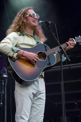The Wandering Hearts at Kew The Music Festival The Wandering Hearts performing live at Kew The Music Festival in Kew Garden, London on13th July 2023. Tara Wilcox (vocals), Francesca Chess Whiffin (vocals, mandolin), A.J. Dean (vocals, acoustic guitar)., Credit:Zoran Veselinovic Avalon UK, London, Kew Garden  Copyright: xZoranxVeselinovicx xAvalonx 0788976047