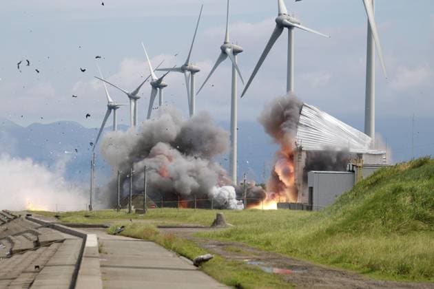Bilder des Jahres 2023, News 07 Juli News Themen der Woche KW28 News Bilder des Tages Japan space agency rocket engine explodes A fire breaks out and smoke rises after an engine for an Epsilon S small rocket exploded during a test at the Japan Aerospace Exploration Agency s testing site in Noshiro, Akita Prefecture, northeastern Japan, on July 14, 2023.  A14AA0001680050P 