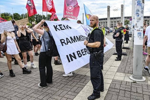 <p>Demo Kein Rammstein in Berlin! Olympiaplatz, 400 Teilnehmer angemeldet, fotografiert am 15. Juli 2023 in Berlin. Deutschland Berlin Berlin Copyright: MaurizioxGambarini