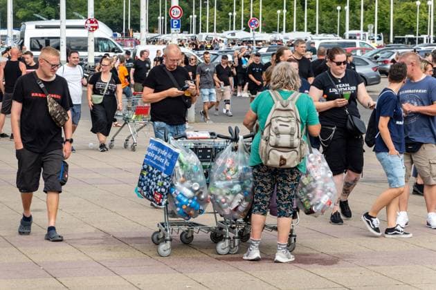 15 07 2023,Berlin,Concert of the band Rammstein in the evening in the Olympiastadion Impressions before the start outside the stadium Deposit bottles as well as deposit cans are collected