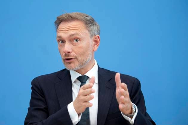 Christian Lindner, Bundeshaushalt DEU, Deutschland, Germany, Berlin, 05.07.2023 Christian Lindner , Bundesfinanzminister FDP , waehrend der Bundespressekonferenz zum Thema Regierungsentwurf Bundeshaushalt 2024 und Finanzplan bis 2027 in Berlin Deutschland. en: Christian Lindner , German Federal Minister of Finance FDP during a press conference at the Federal Press Conference Bundespressekonferenz concerning the government s draft of the Federal budget 2024 and financial plan to 2027 in Berlin Germany *** Christian Lindner, Federal Budget DEU, Germany, Germany, Berlin, 05 07 2023 Christian Lindner , German Federal Minister of Finance FDP , during a press conference at the Federal Press Conference concerning the government s draft Federal