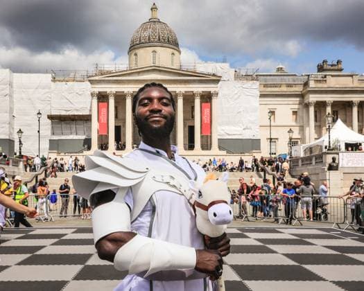 Bilder des Jahres 2023, Entertainment 07 Juli Entertainment Themen der Woche KW28 ChessFest on Trafalgar Square, London, UK London, UK, 16th July 2023. A knight poses. The living chess set with 32 professional actors taking on the role of the chess pieces is a popular part of the day. Players of all abilities and ages once again try out their chess abilities against fellows and several celebrity players in the annual ChessFest on Trafalgar Square. ChessFest is the UK s largest chess event of its kind and is free to attend for the public., Credit:Imageplotter Avalon  Copyright: xImageplotterx xAvalonx 0789445838