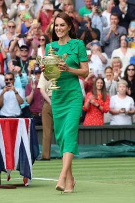 Bilder des Jahres 2023, Entertainment 07 Juli Entertainment Themen der Woche KW28 Entertainment Bilder des Tages . 16 07 2023. London, United Kingdom. Lily James arriving for Mens Final on the last day of the Wimbledon Tennis Championships in London.  xStephenxLockx xi-Imagesx IIM-24578-0282