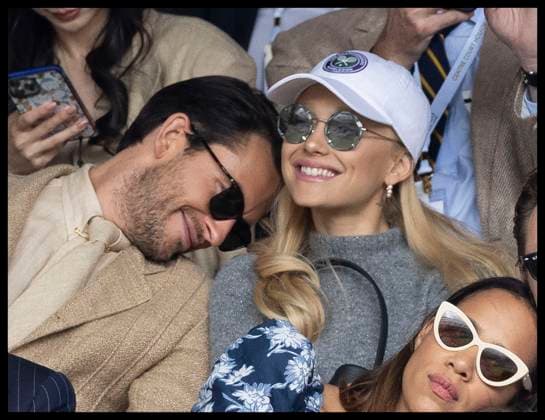 Bilder des Jahres 2023, Entertainment 07 Juli Entertainment Themen der Woche KW28 Entertainment Bilder des Tages . 16 07 2023. London, United Kingdom. Ariana Grande and Jonathan Bailey watching the Mens Singles Final on the last day of the Wimbledon Tennis Championships in London.  xStephenxLockx xi-Imagesx IIM-24578-0322