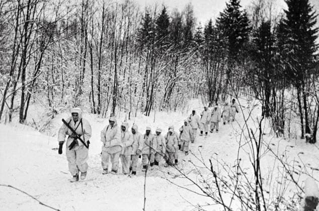 WWII CAMOUFLAGE CLOAKS WINTER 428 01.12.1941 Soldiers in camouflage cloaks in the winter forest. Sergei Sputnik Moscow region Russia  Copyright: xSergeix