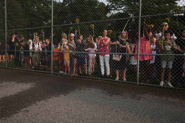 July 17, 2023, TORONTO, ON, CAN: Flowers and yellow ribbons are tied to a fence following a public vigil for Karolina Huebner-Makurat, in Toronto, Monday, July 17, 2023. The mother of two was killed by a stray bullet on July 7 after a shooting in her Leslieville neighbourhood. TORONTO CAN  - ZUMAc35_ 20230717_zaf_c35_094 Copyright: xChrisxYoungx