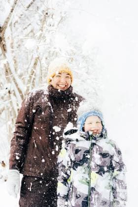 Funny photo of mom with her son in the snow pouring from a tree. Love happy and funny. Winter vacation or holidays in countryside. Funny photo of mom with her son in the snow pouring from a tree. Love happy and funny. Winter vacation or holidays in countryside. ,model released, Symbolfoto Copyright: xZoonar.com TITOVAxILONAx 20339373 ,model released, Symbolfoto ,property released