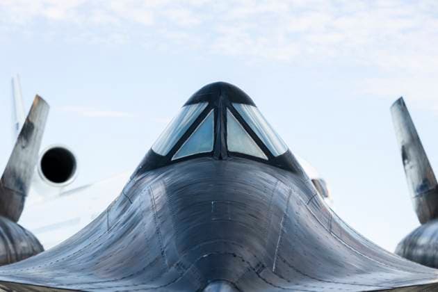 Aerospace Valley Air Show - California The Lockheed SR-71 Blackbird is a long-range, high-altitude, Mach 3+ (3704,4KM H) strategic reconnaissance aircraft developed and manufactured by the American aerospace company Lockheed Corporation. . Edwards Air Force Base, California, USA on October 15, 2022. Photo by Tomas Arnoux ABACAPRESS.COM Edwards Air Force Base United States  Copyright: xArnouxxThomas ABACAx 829940_041 ArnouxxThomas ABACAx 829940_041 