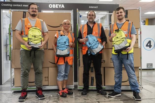 News Bilder des Tages Pack-Termin Tafel Bochum und Wattenscheid *** NUR FÜR REDAKTIONELLE ZWECKE *** EDITORIAL USE ONLY ***<p>Dustin Grams (Delivery Station Manager Amazon Bochum), Ewa Lorenz (Betriebsleiterin Tafel Bochum und Wattenscheid), Stefan Schulze (Vorsitzender Tafel Bochum und Wattenscheid und Benjamin Bischoff (Change Manager Amazon Bochum) v.l.n.r. stehen am Dienstag, dem 18.07.2023, von Kisten mit gepackten Schulrucksäcke im Verteilzentrum von Amazon in Bochum. Bochum Copyright: JonasxRichter *** Pack appointment Tafel Bochum and Wattenscheid FOR EDITORIAL PURPOSES ONLY EDITORIAL USE ONLY p Dustin Grams Delivery Station Manager Amazon Bochum , Ewa Lorenz Operations Manager Tafel Bochum and Wattenscheid , Stefan Schulze Chairman Tafel Bochum and Copyright: JonasxRichter doc7r4m5dx8vqa16ak2s8bj ,EDITORIAL USE ONLY