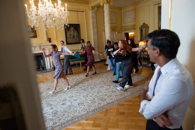 News Bilder des Tages Downing Street hosts the National Theatre 18 07 2023. London, United Kingdom. The Prime Minister Rishi Sunak and the Secretary of State for Culture, Media and Sport Lucy Frazer host a cultural event and reception for the National Theatre at 10 Downing Street., Credit:Simon Walker Avalon United Kingdom, Greater London, London, 10 Downing Street  Copyright: xSimonxWalkerx xAvalonx 0790010392