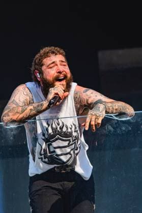 RECORD DATE NOT STATED Post Malone Performing live on TSX Stage at Times Square. (NEW) Post Malone Performing live on TSX Stage at Times Square. July 18, 2023, New York, USA: American rapper Austin Richard Post, known as Post Malone, is performing live at Times Square s TSX stage amidst severe weather with lots of fans crowding the Square . He is singing some of his hit songs and new ones from his new project. Malone is currently going on a World Tour from August through December 2023. Credit: Antony Oliveira Thenews2 (Foto: Anthony Oliveira Thenews2 imago images) Post Malone Performing live on TSX Stage at Times Square.  Copyright: xAnthonyxOliveirax