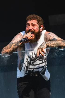 RECORD DATE NOT STATED Post Malone Performing live on TSX Stage at Times Square. (NEW) Post Malone Performing live on TSX Stage at Times Square. July 18, 2023, New York, USA: American rapper Austin Richard Post, known as Post Malone, is performing live at Times Square s TSX stage amidst severe weather with lots of fans crowding the Square . He is singing some of his hit songs and new ones from his new project. Malone is currently going on a World Tour from August through December 2023. Credit: Antony Oliveira Thenews2 (Foto: Anthony Oliveira Thenews2 imago images) Post Malone Performing live on TSX Stage at Times Square.  Copyright: xAnthonyxOliveirax