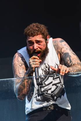 RECORD DATE NOT STATED Post Malone Performing live on TSX Stage at Times Square. (NEW) Post Malone Performing live on TSX Stage at Times Square. July 18, 2023, New York, USA: American rapper Austin Richard Post, known as Post Malone, is performing live at Times Square s TSX stage amidst severe weather with lots of fans crowding the Square . He is singing some of his hit songs and new ones from his new project. Malone is currently going on a World Tour from August through December 2023. Credit: Antony Oliveira Thenews2 (Foto: Anthony Oliveira Thenews2 imago images) Post Malone Performing live on TSX Stage at Times Square.  Copyright: xAnthonyxOliveirax
