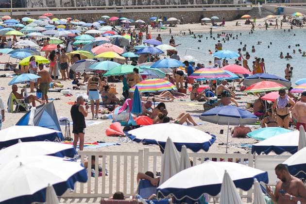 Heatwave Hits Cannes Heatwave hits Cannes, France on July 19, 2023. Numerous heat records have been broken in the Alpes-Maritimes and Var departments, which have been hit by a heatwave, MÃ tÃ o-France announced on Tuesday. The two departments are still on orange heatwave alert. Photo by Lionel Urman ABACAPRESS.COM Cannes France  Copyright: xUrmanxLionel ABACAx 861309_004 UrmanxLionel ABACAx 861309_004 