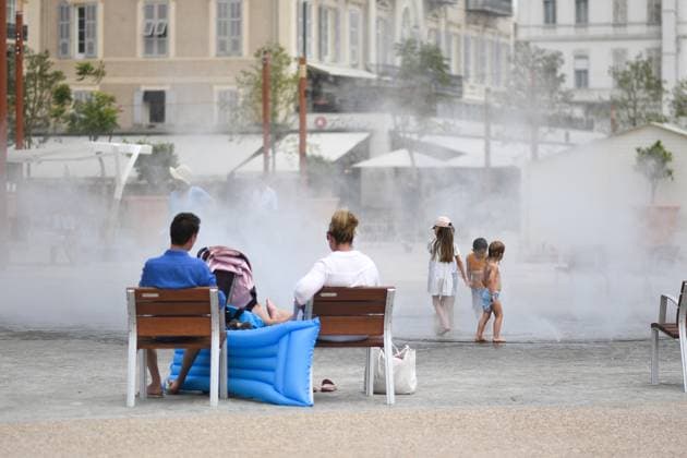 News Bilder des Tages Heatwave Hits Cannes Heatwave hits Cannes, France on July 19, 2023. Numerous heat records have been broken in the Alpes-Maritimes and Var departments, which have been hit by a heatwave, MÃ tÃ o-France announced on Tuesday. The two departments are still on orange heatwave alert. Photo by Lionel Urman ABACAPRESS.COM Cannes France  Copyright: xUrmanxLionel ABACAx 861309_016 UrmanxLionel ABACAx 861309_016 