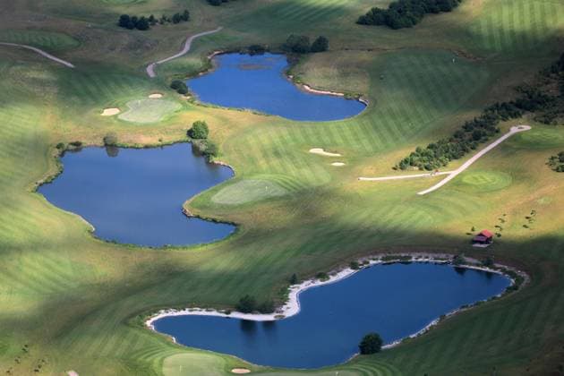 Luftbilder 28.06.2023, Blankenhain, Teil vom Golfplatz - Spa & GolfResort Weimarer Land *** Aerial photos 28 06 2023, Blankenhain, part of golf course Spa GolfResort Weimarer Land