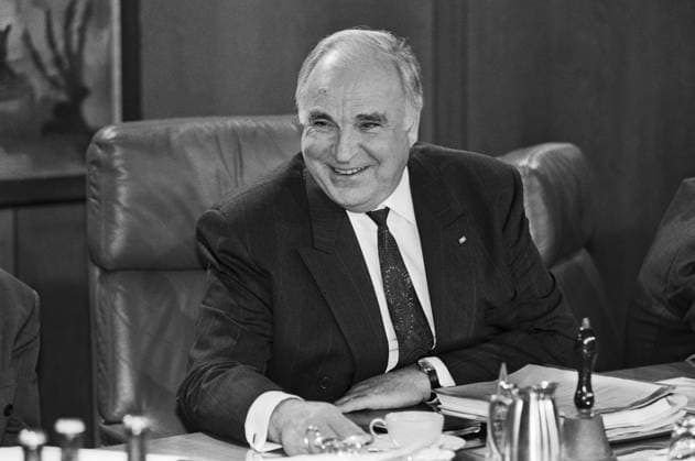 Deutschland, Bonn, 27.01.1993 Archiv.: 38-67-05 Sitzung des Bundeskabinetts Foto: Bundeskanzler Helmut Kohl Sitzung des Bundeskabinetts *** Germany, Bonn, 27 01 1993 archive 38 67 05 meeting of the federal cabinet photo chancellor Helmut Kohl meeting of the federal cabinet