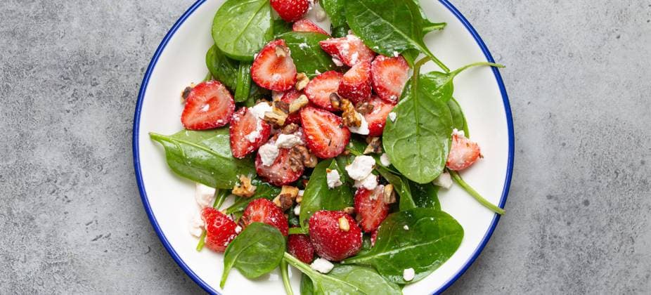 Light Healthy Summer Salad with fresh Strawberries, Spinach, Cream Cheese and Walnuts on White Ceramic Plate, Grey rustic stone Background From Above. Light Healthy Summer Salad with fresh Strawberries, Spinach, Cream Cheese and Walnuts on White Ceramic Plate, Grey rustic stone Background Top View. Copyright: xZoonar.com OlenaxYeromenkox 20417138