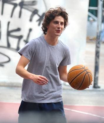 Adam Sandler and Timothee Chalamet Playing Basketball - NYC Actors Adam Sandler and Timothee Chalamet are playing basketball together with some friends in Soho, New York City, NY USA on July 20, 2023. Photo by Dylan Travis ABACAPRESS.COM New York City NY United States  Copyright: xDylanxTravis ABACAx 861442_004 DylanxTravis ABACAx 861442_004 