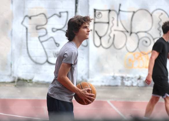 Adam Sandler and Timothee Chalamet Playing Basketball - NYC Actors Adam Sandler and Timothee Chalamet are playing basketball together with some friends in Soho, New York City, NY USA on July 20, 2023. Photo by Dylan Travis ABACAPRESS.COM New York City NY United States  Copyright: xDylanxTravis ABACAx 861442_009 DylanxTravis ABACAx 861442_009 
