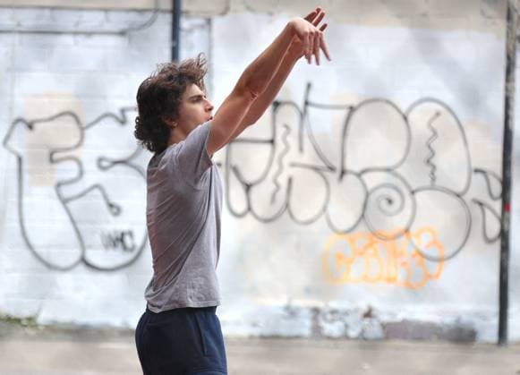 Adam Sandler and Timothee Chalamet Playing Basketball - NYC Actors Adam Sandler and Timothee Chalamet are playing basketball together with some friends in Soho, New York City, NY USA on July 20, 2023. Photo by Dylan Travis ABACAPRESS.COM New York City NY United States  Copyright: xDylanxTravis ABACAx 861442_013 DylanxTravis ABACAx 861442_013 