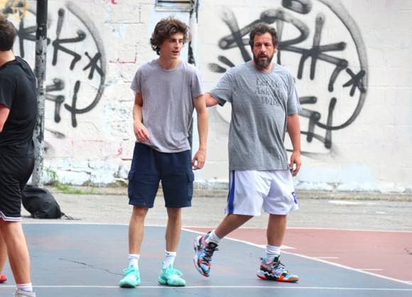 Adam Sandler and Timothee Chalamet Playing Basketball - NYC Actors Adam Sandler and Timothee Chalamet are playing basketball together with some friends in Soho, New York City, NY USA on July 20, 2023. Photo by Dylan Travis ABACAPRESS.COM New York City NY United States  Copyright: xDylanxTravis ABACAx 861442_015 DylanxTravis ABACAx 861442_015 