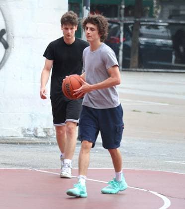 Adam Sandler and Timothee Chalamet Playing Basketball - NYC Actors Adam Sandler and Timothee Chalamet are playing basketball together with some friends in Soho, New York City, NY USA on July 20, 2023. Photo by Dylan Travis ABACAPRESS.COM New York City NY United States  Copyright: xDylanxTravis ABACAx 861442_020 DylanxTravis ABACAx 861442_020 