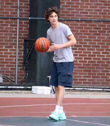 Adam Sandler and Timothee Chalamet Playing Basketball - NYC Actors Adam Sandler and Timothee Chalamet are playing basketball together with some friends in Soho, New York City, NY USA on July 20, 2023. Photo by Dylan Travis ABACAPRESS.COM New York City NY United States  Copyright: xDylanxTravis ABACAx 861442_025 DylanxTravis ABACAx 861442_025 