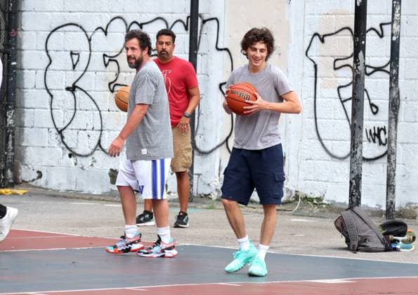 Adam Sandler and Timothee Chalamet Playing Basketball - NYC Actors Adam Sandler and Timothee Chalamet are playing basketball together with some friends in Soho, New York City, NY USA on July 20, 2023. Photo by Dylan Travis ABACAPRESS.COM New York City NY United States  Copyright: xDylanxTravis ABACAx 861442_028 DylanxTravis ABACAx 861442_028 